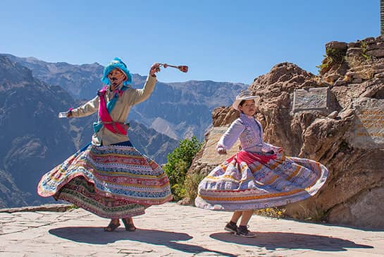 EL PERÚ POR SUS  BAILES